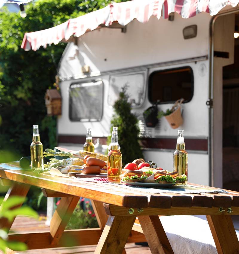 Cucina on the road: ricette da campeggio semplici, gustose e con un tocco Pomì