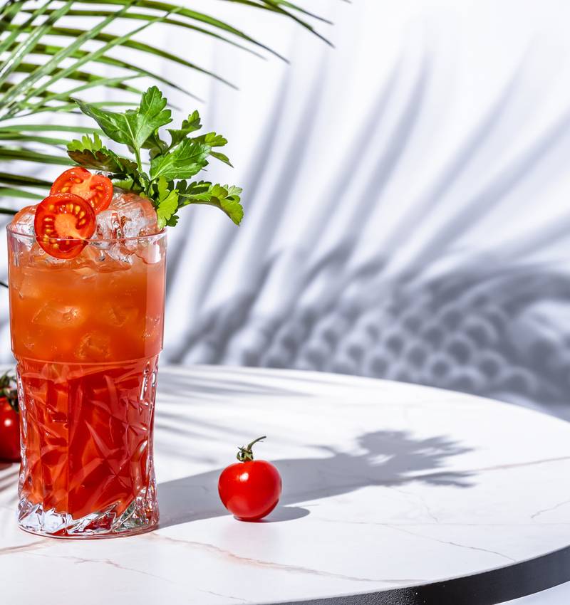 Pomodoro da bere: cocktail e mocktail rossi per l’estate