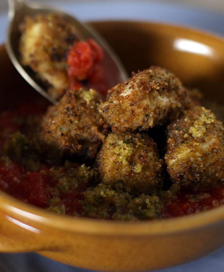 Pechuga de pollo con adobo en salsa de tomate