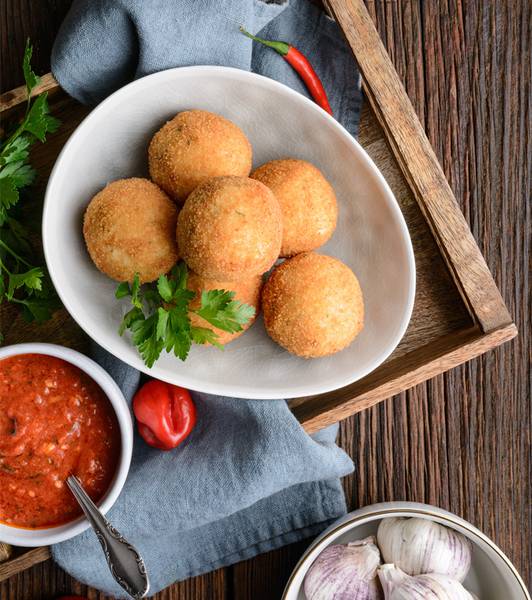 Arancini al pomodoro e origano
