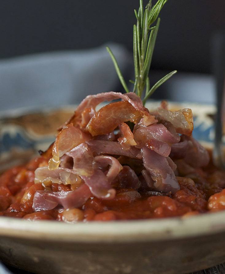 Borlotti beans in tomato sauce Parma style