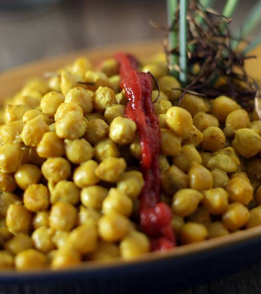 Ceci saltati al curry su salsa agrodolce