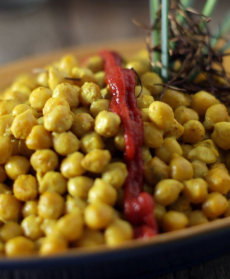 Ceci saltati al curry su salsa agrodolce