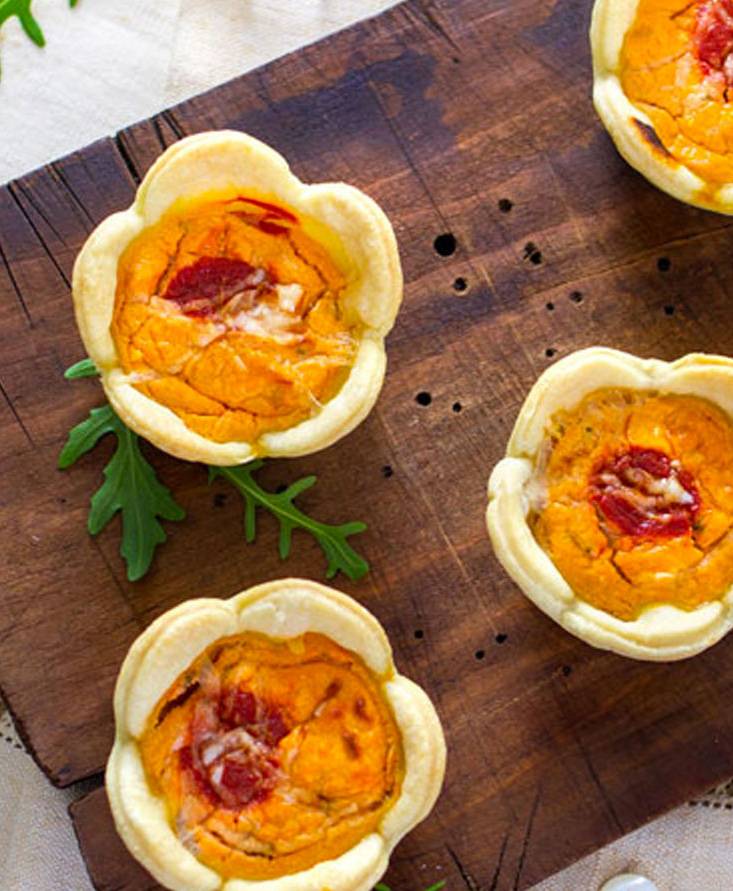 Fiori Pomì con crema di ricotta