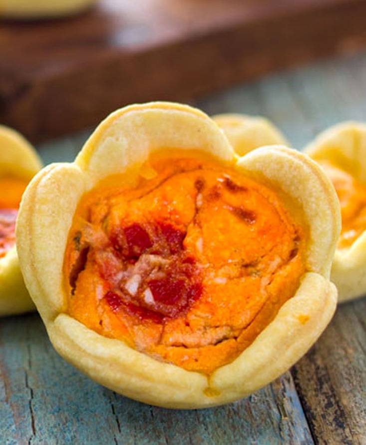 Fiori Pomì con crema di ricotta