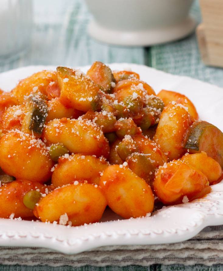 Gnocchi con sugo di zucchine e piselli