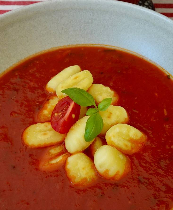 Tomato soup with gnocchi
