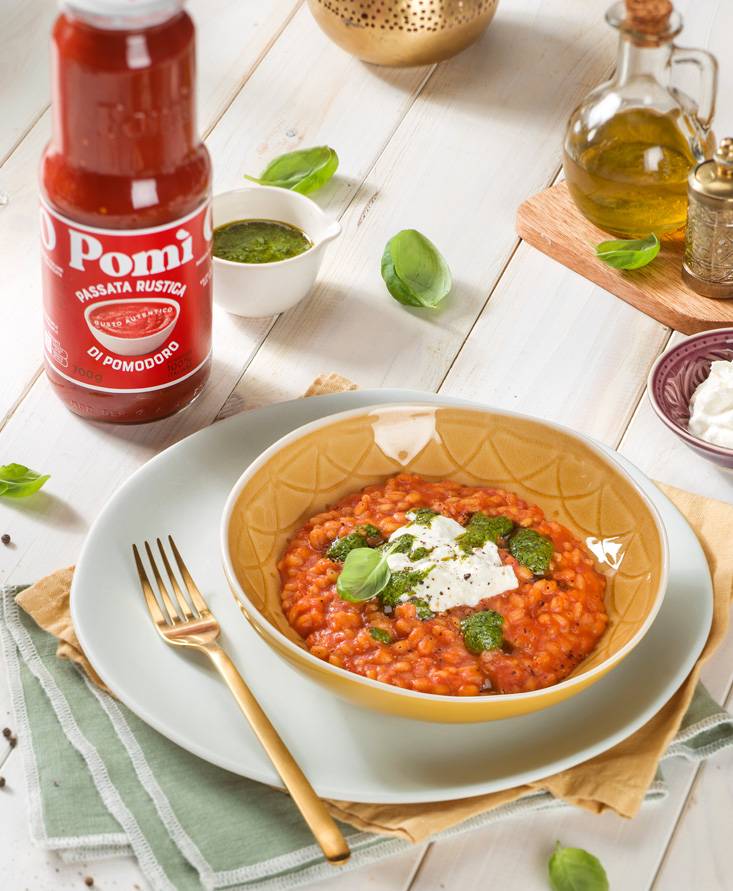 Orzotto al pomodoro con burrata e salsa al basilico