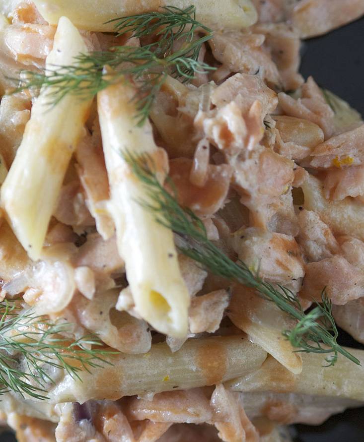 Pennette salmone, vodka e juice di pomodoro flambé