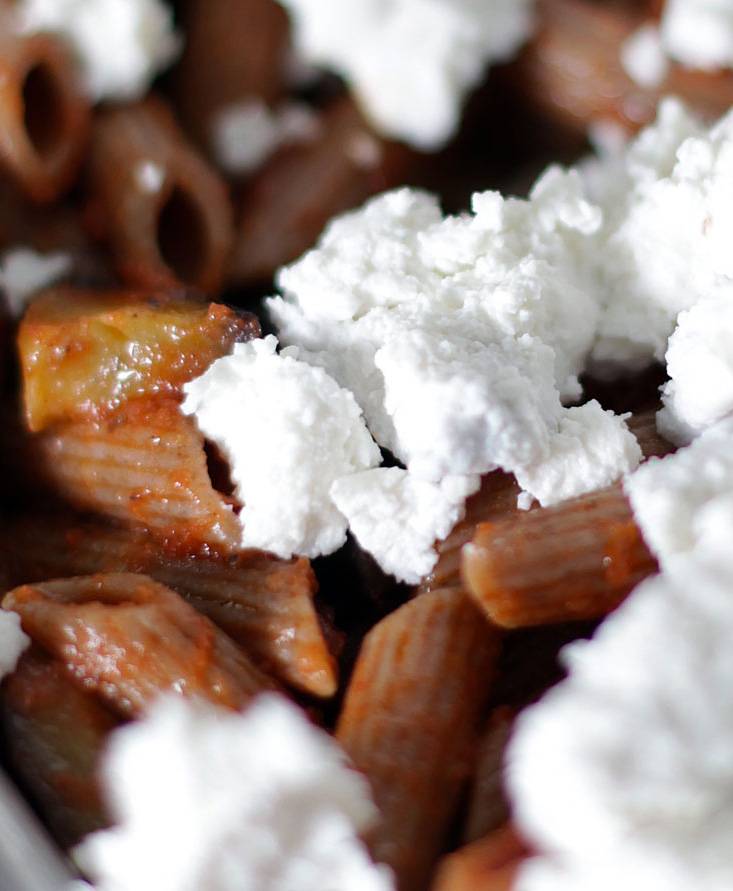 Pennette nere gratinate alla Sicliana con ricotta di capra