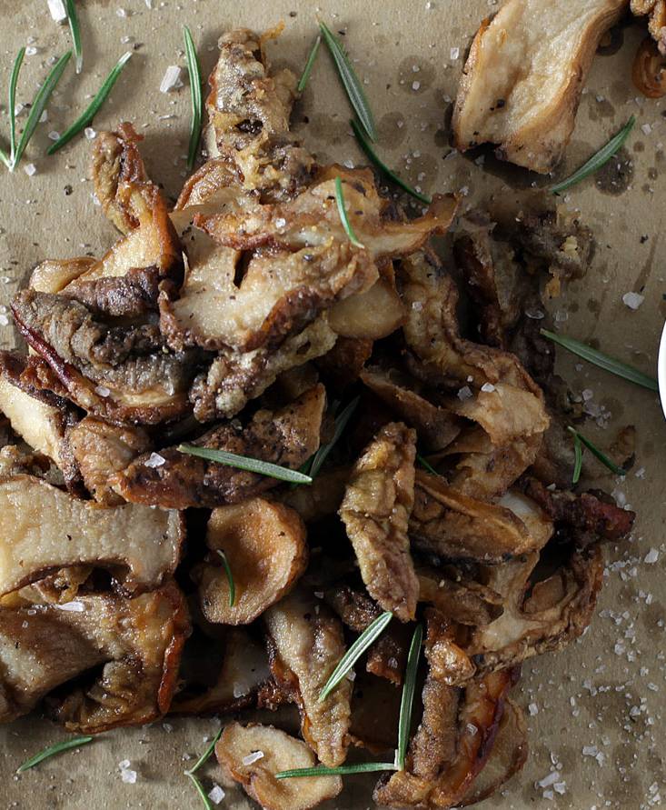 Porcini fritti e salsa rustica di pomodoro all’origano