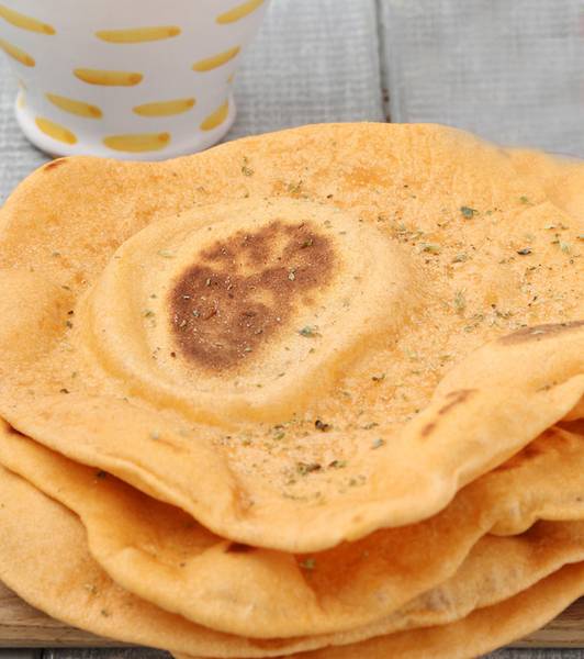 Sfoglie di pane al pomodoro