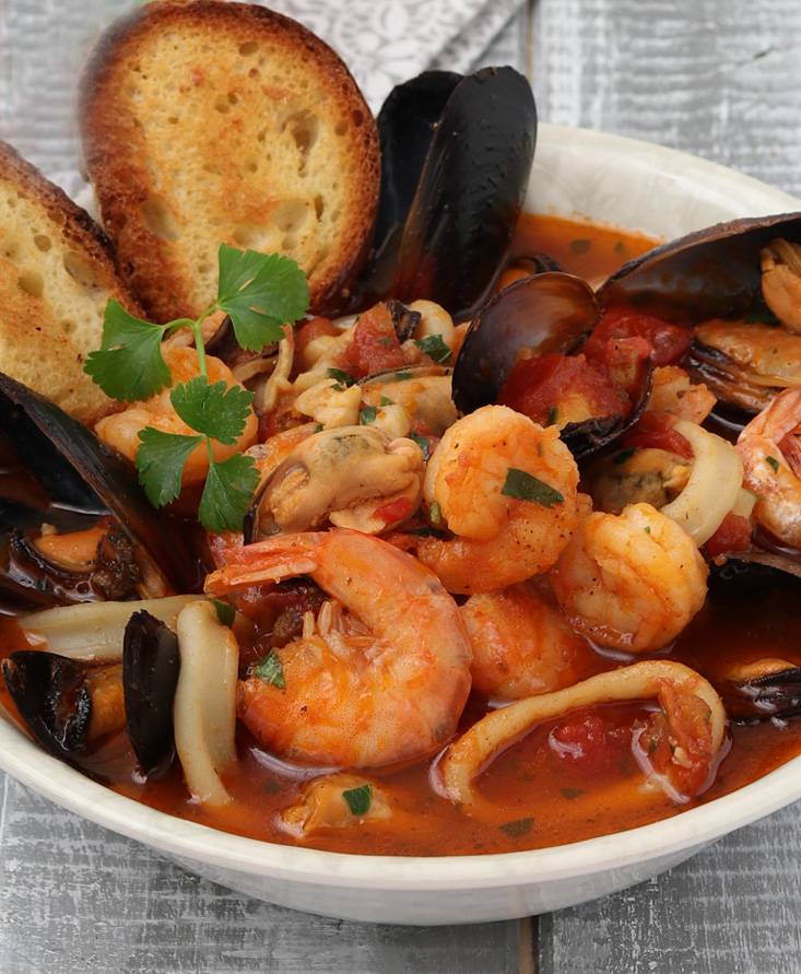 Zuppa di pesce con i crostini